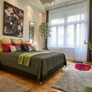 Apartment M52 - Hostaid, Budapest